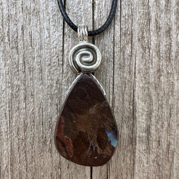 Boulder Opal Holds Earth, Water and Fire Elements. Brings a Zest Life. - Picture 8 of 9